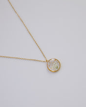 Lade das Bild in den Galerie-Viewer, Kette „Malea mit Goldstaub“