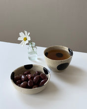 Lade das Bild in den Galerie-Viewer, Snackschale „black dots“