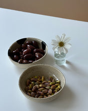 Lade das Bild in den Galerie-Viewer, Snackschale „black dots“