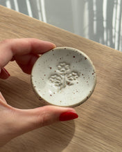 Lade das Bild in den Galerie-Viewer, Mini Ringschale