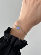 Lade das Bild in den Galerie-Viewer, Vergissmeinnicht Armband „Kitty mit Silberstaub“