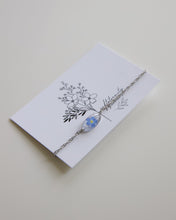 Lade das Bild in den Galerie-Viewer, Vergissmeinnicht Armband „Kitty mit Silberstaub“