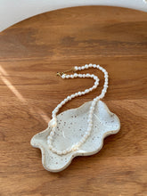 Lade das Bild in den Galerie-Viewer, Schmuckschale „Welle Weiß“