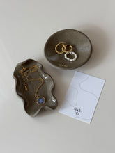 Lade das Bild in den Galerie-Viewer, Schmuckschale “Welle Lava”