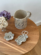 Lade das Bild in den Galerie-Viewer, Schmuckschale „Welle schwarz gesprenkelt“