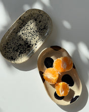 Lade das Bild in den Galerie-Viewer, Ovale Schale Black Dots