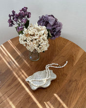 Lade das Bild in den Galerie-Viewer, Schmuckschale „Welle Weiß“