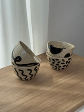 Lade das Bild in den Galerie-Viewer, Becher Curvy