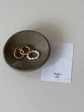 Lade das Bild in den Galerie-Viewer, Schmuckschale “Rund Lava”