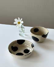 Lade das Bild in den Galerie-Viewer, Snackschale „black dots“
