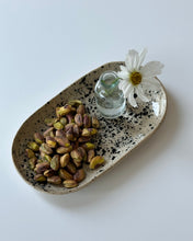 Lade das Bild in den Galerie-Viewer, Ovale Schale „schwarz gesprenkelt“