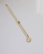 Lade das Bild in den Galerie-Viewer, Kette „Malea mit Goldstaub“