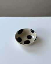 Lade das Bild in den Galerie-Viewer, Snackschale „black dots“