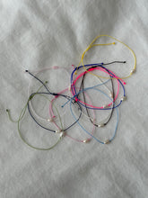 Lade das Bild in den Galerie-Viewer, Süßwasser Perlen Armband