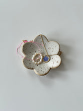 Lade das Bild in den Galerie-Viewer, Schmuckschale Blume Weiß