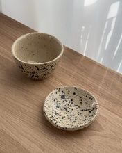 Lade das Bild in den Galerie-Viewer, Schmuck Schale Schwarz Gesprenkelt Rund