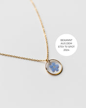 Lade das Bild in den Galerie-Viewer, Kette "Pia" mit echtem Vergissmeinnicht, Gold