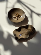 Lade das Bild in den Galerie-Viewer, Schmuckschale “Rund Lava”