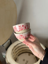 Lade das Bild in den Galerie-Viewer, Love Edition Konfetti Becher