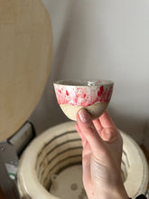 Lade das Bild in den Galerie-Viewer, Love Edition Konfetti Becher