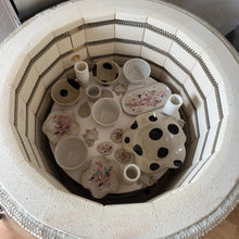 Lade das Bild in den Galerie-Viewer, Große Schale Welle Black Dots