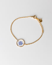 Lade das Bild in den Galerie-Viewer, Armband "Pia" mit Vergissmeinnicht, Gold