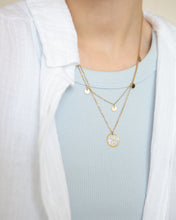 Lade das Bild in den Galerie-Viewer, Kette „Ella“ mit weißem Vergissmeinnicht in Gold