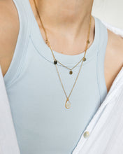 Lade das Bild in den Galerie-Viewer, Kette "Tropfen Ella" mit weißem Vergissmeinnicht Gold