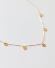 Lade das Bild in den Galerie-Viewer, Kette mit kleinen Goldplättchen