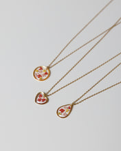 Lade das Bild in den Galerie-Viewer, Kette „Malea Rot Herz“