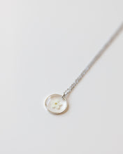 Lade das Bild in den Galerie-Viewer, Kette "Ella" mit weißem Vergissmeinnicht, Silber