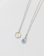 Lade das Bild in den Galerie-Viewer, Kette "Kitty" mit Vergissmeinnicht, Silber