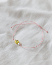 Lade das Bild in den Galerie-Viewer, Smiley Armband mit Süßwasser Perlen