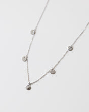 Lade das Bild in den Galerie-Viewer, Kette mit Silberplättchen