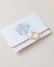 Lade das Bild in den Galerie-Viewer, Armband “Ella” mit weißem Vergissmeinnicht, Gold