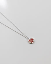 Lade das Bild in den Galerie-Viewer, Kette „Malea Rot“ mit echten Blumen, Silber