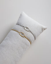 Lade das Bild in den Galerie-Viewer, Armband “Sternenkind Oval” mit echtem Vergissmeinnicht, Silber