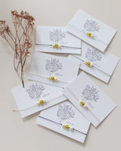 Lade das Bild in den Galerie-Viewer, Smiley Armband mit Süßwasser Perlen