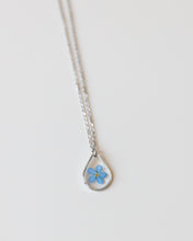 Lade das Bild in den Galerie-Viewer, Kette "Kitty" mit Vergissmeinnicht, Silber