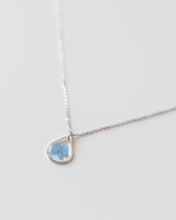 Lade das Bild in den Galerie-Viewer, Kette "Kitty" mit Vergissmeinnicht, Silber