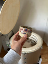 Lade das Bild in den Galerie-Viewer, Kleiner Becher Konfetti Einzelstück
