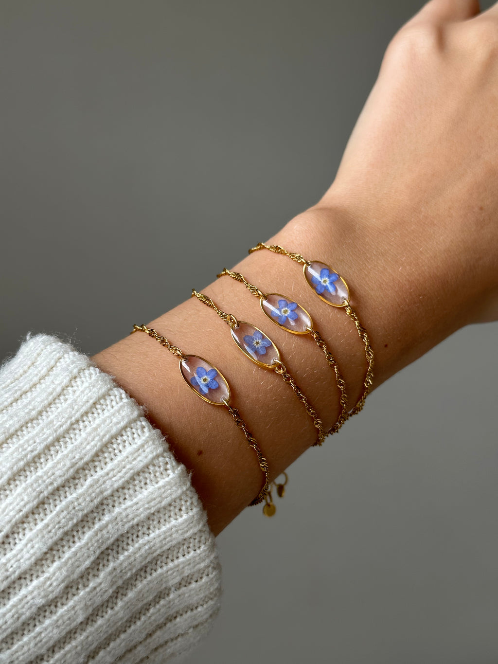 Armband “Kitty” mit echtem Vergissmeinnicht, Gold