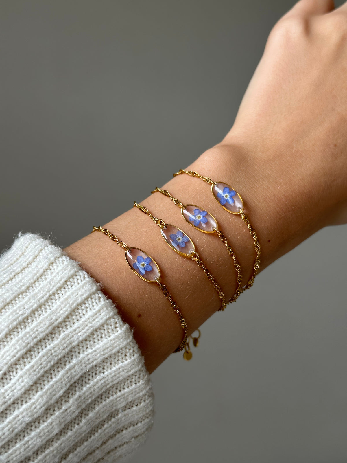 Armband “Kitty” mit echtem Vergissmeinnicht, Gold
