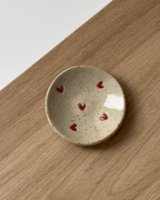 Lade das Bild in den Galerie-Viewer, Schmuckschale Herz Rund
