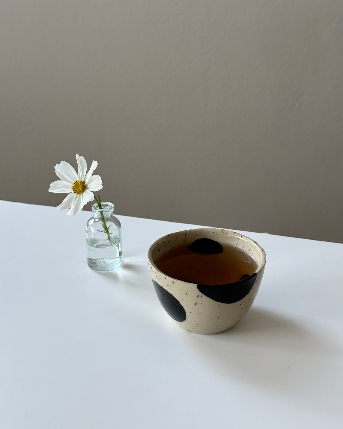 Becher „black dots“