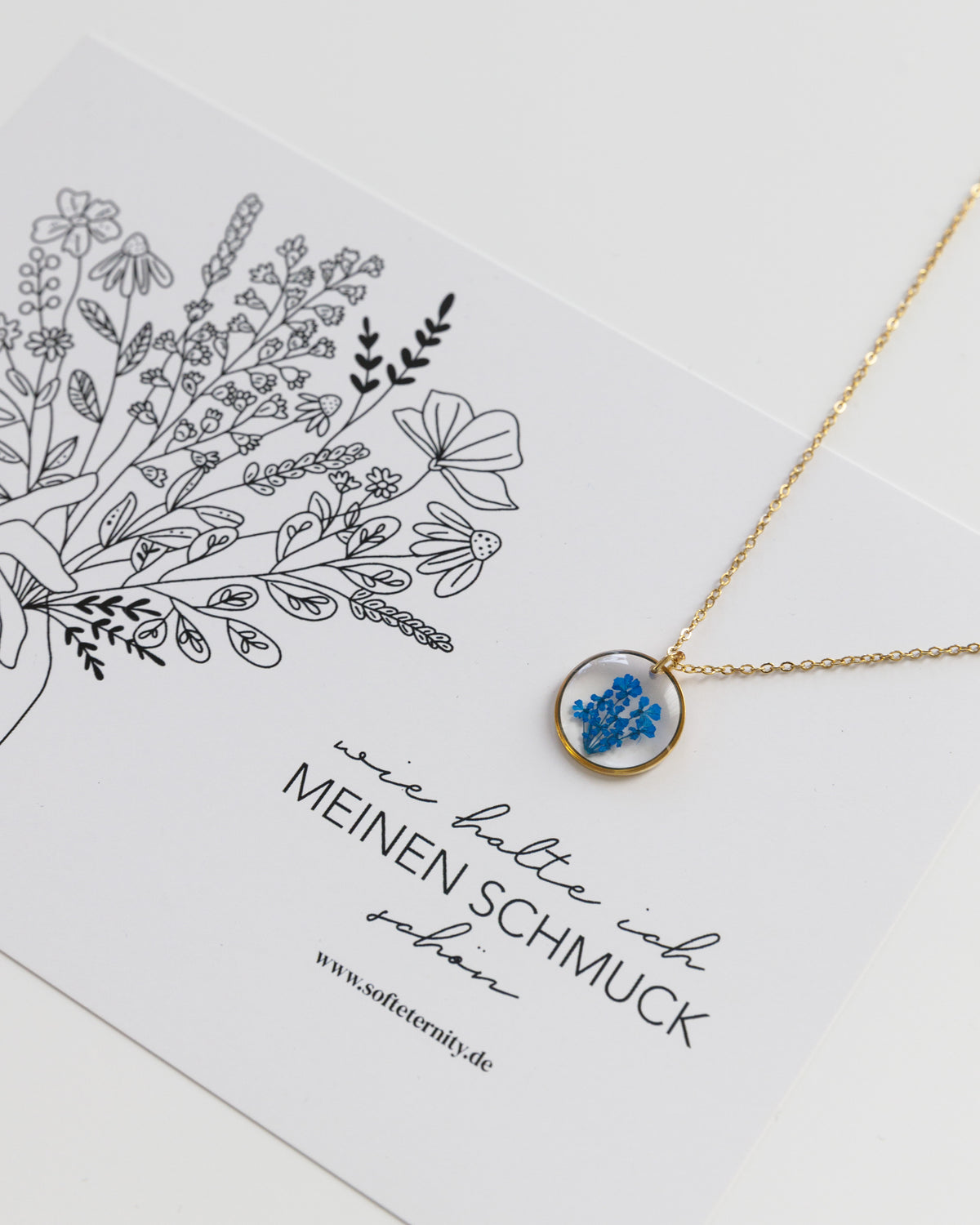 Kette "Malea Blau" mit kleinen echten Blüten, Gold