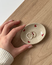 Lade das Bild in den Galerie-Viewer, Mini Schmuckschale Herz Oval
