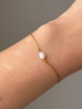 Lade das Bild in den Galerie-Viewer, Süßwasserperle Armband Gold
