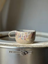 Lade das Bild in den Galerie-Viewer, Türchen Nummer 6 Konfetti Tasse

