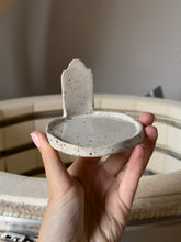 Lade das Bild in den Galerie-Viewer, Teelichthalter Häuschen
